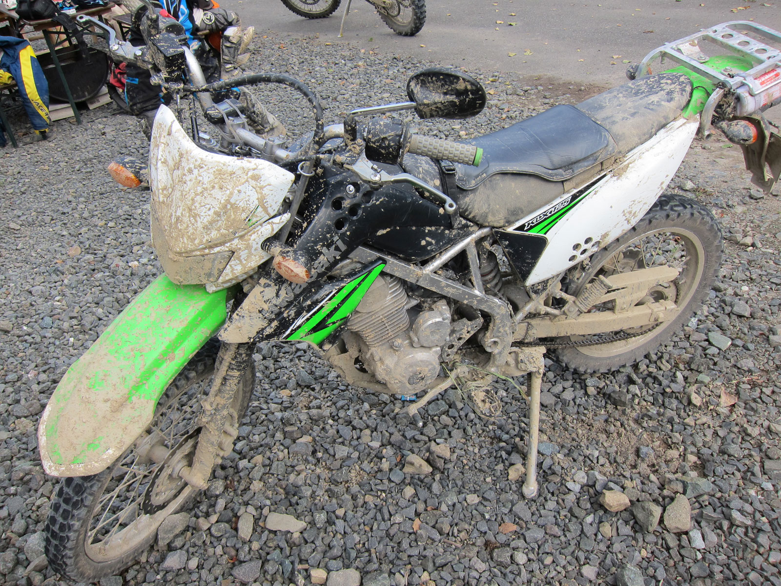 泥まみれのKLX125